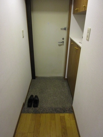 アーバンクリスタル九段下 玄関