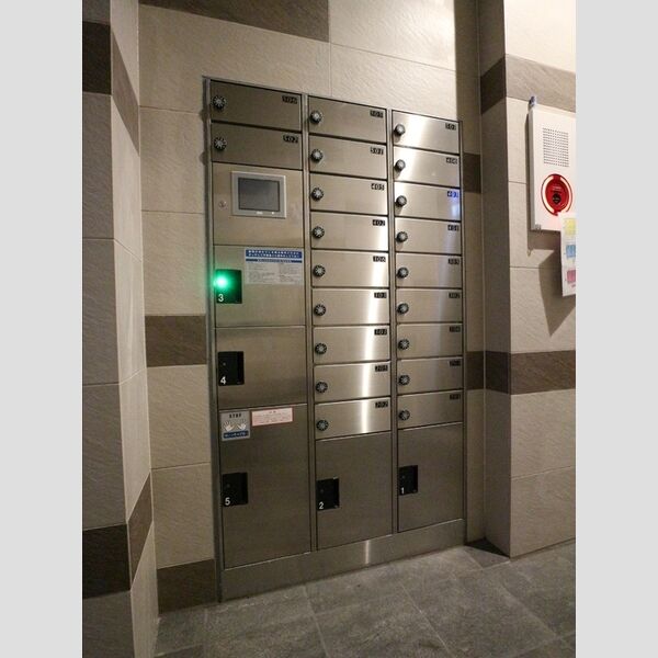 AZALEA402号室 ポスト、宅配ボックス