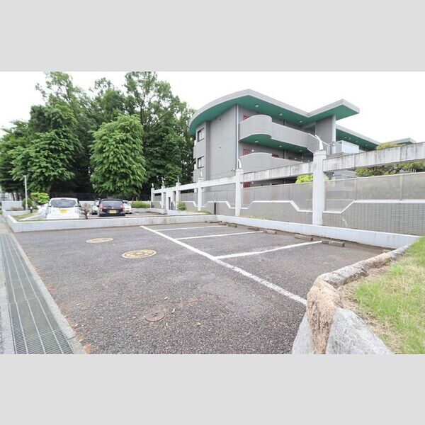 パティオ坂巻117号室 駐車場