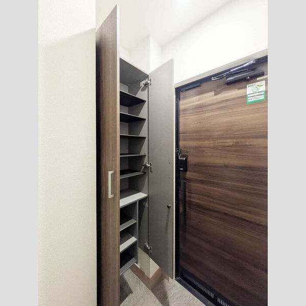 セルシアーナ202号室 玄関