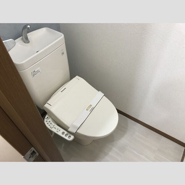 ガーデンプラザ　弐番館205号室 トイレ