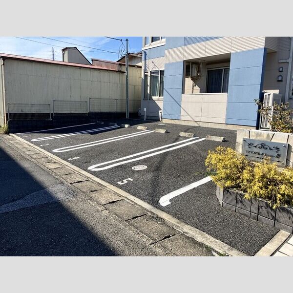 ファインパレスSuwaⅢ201号室 駐車場