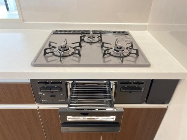 （仮称）小田原市田島マンション新築工事301号室 ３口ガスコンロ（イメージ）