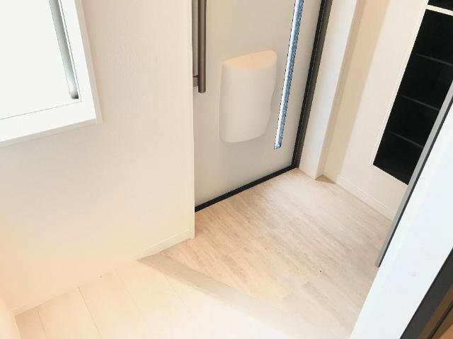 グランルミエール102号室 玄関（イメージ）