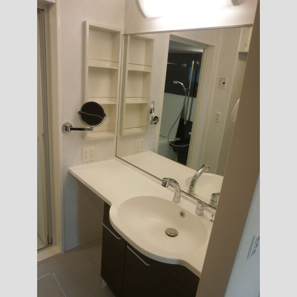 パレス　オン ドレッサータイプの洗面台です