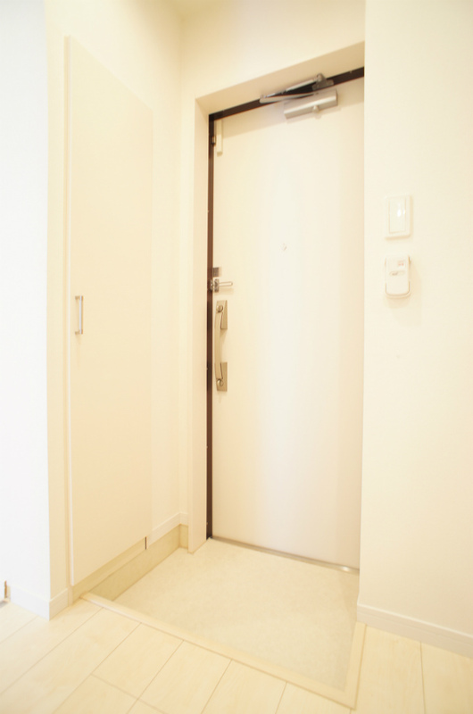 リブリ・N 玄関