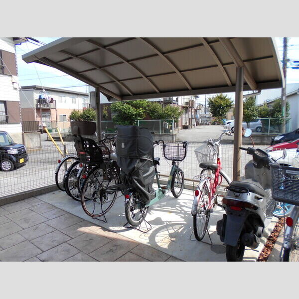 カルモポンテ 駐輪場