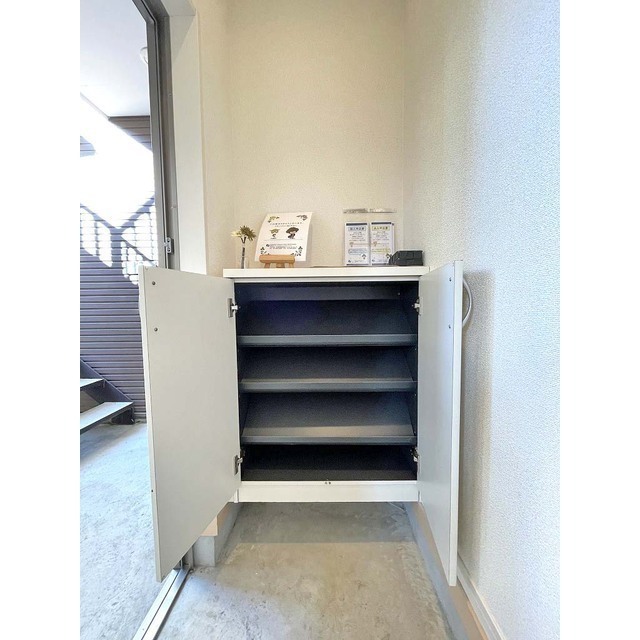 オリーブハウス菊名 シューズボックス付きの玄関