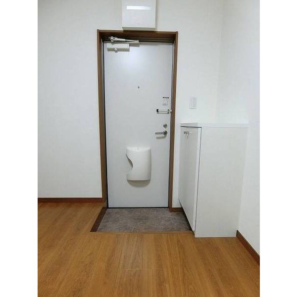 センターパーク北小金0102号室 玄関