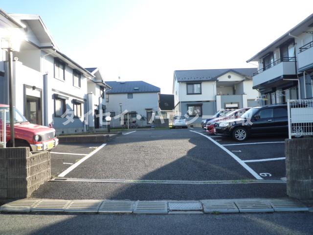 リリーヴィレッジＤ棟D101号室 敷地内駐車場です