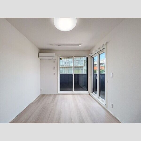 ガーベラ・グレイス201号室 洋室