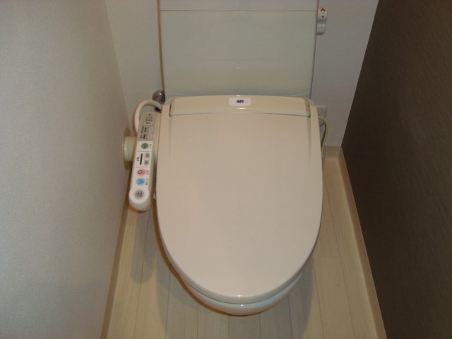 ブランジュ南逆井 シャワー付トイレ