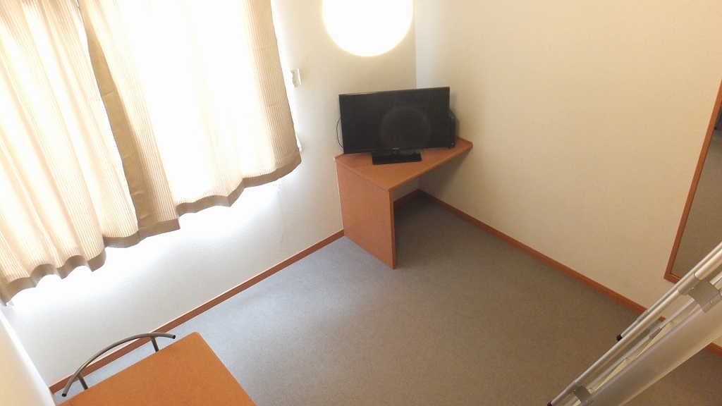 レオパレストゥー　ル　モンド クローゼット