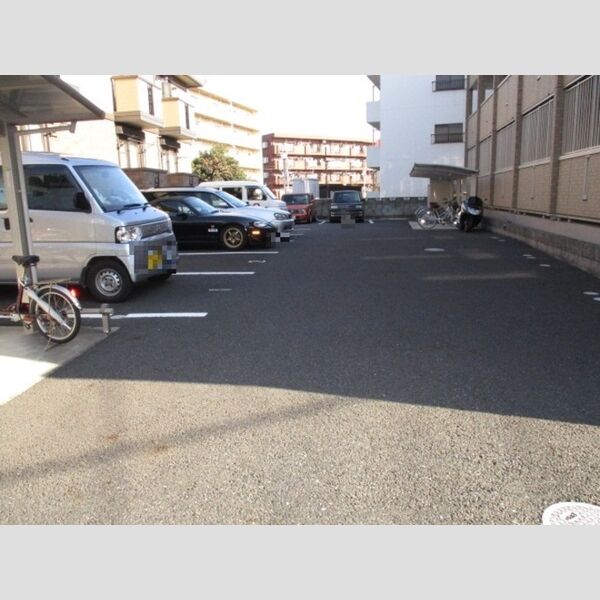 グランメール203号室 駐車場