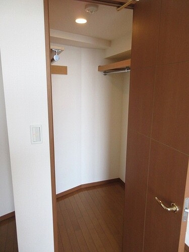 ライオンズステージ目黒本町 ウォークインクロゼット　※2022年3月撮影