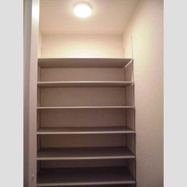 メルヴェーユ三郷中央　B302号室 シューズクローク