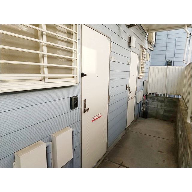 キャプテンズパレス101号室 玄関