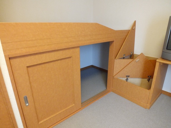 レオパレスおもひで202号室 寝室