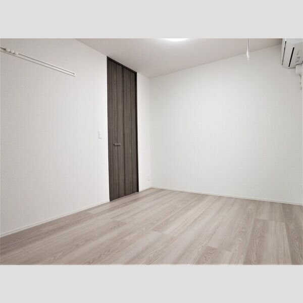 ヴィルフレア深見台105号室 洋室①(別角度)