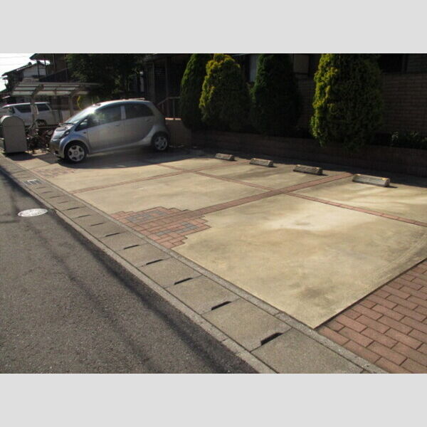 ラ・プランタン 駐車場