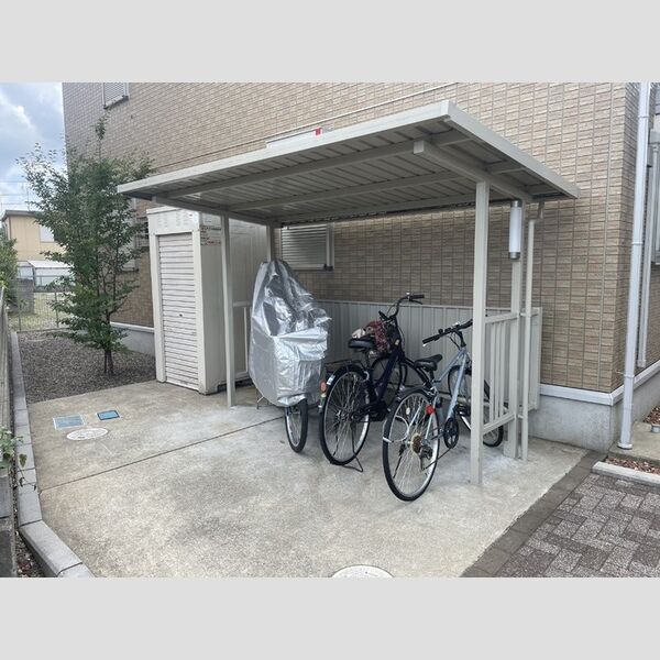 レーブメルベーユ弐番館 駐輪場