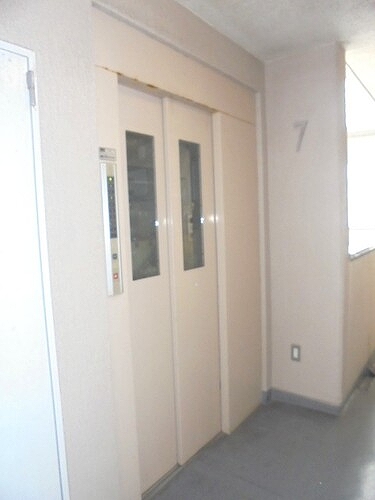 ビブレ西池8階 エレベーター　※2025.5撮影