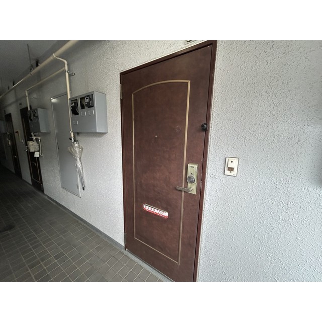 リュミエ本厚木111号室 玄関