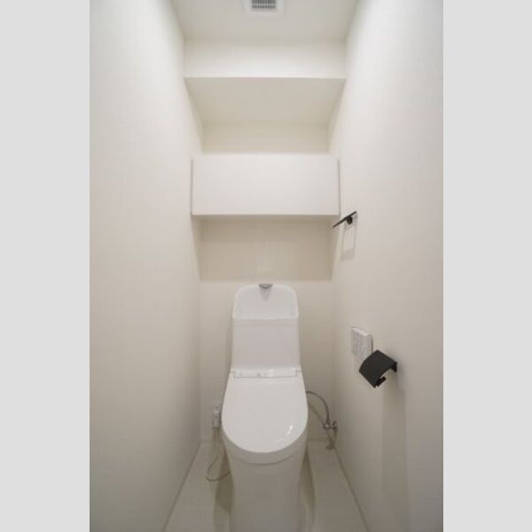 プライムメゾン亀戸603号室 トイレ上部収納がございます☆
