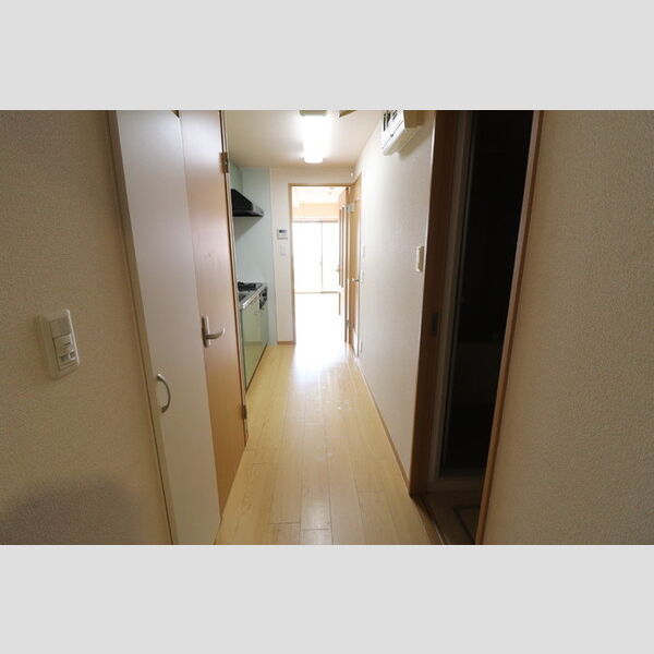 ウィスタリア402号室 廊下