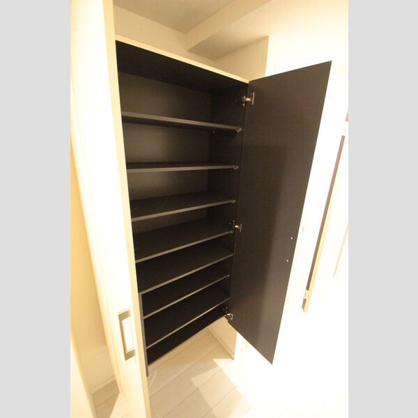 アリエッタ代々木上原 102号室　玄関収納