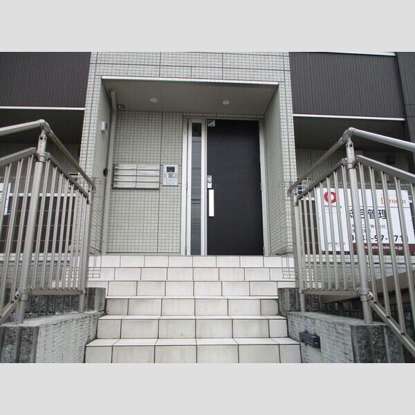 comorebi201号室 エントランス