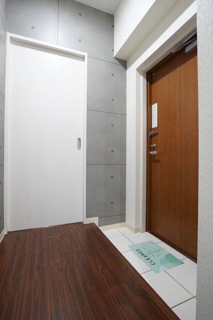 コスモグレイス新宿 玄関