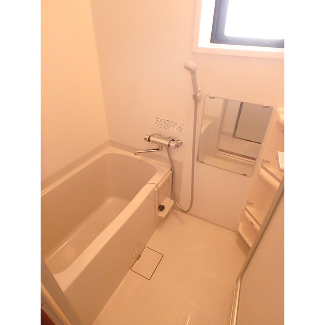 グリーンハイツ茅ヶ崎204号室 換気窓・サーモスタット水栓あり