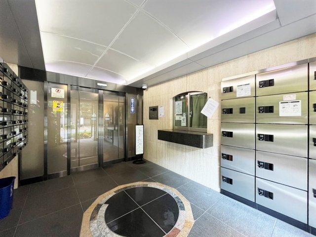 ロイヤルアメニティー池尻大橋10階 エントランス