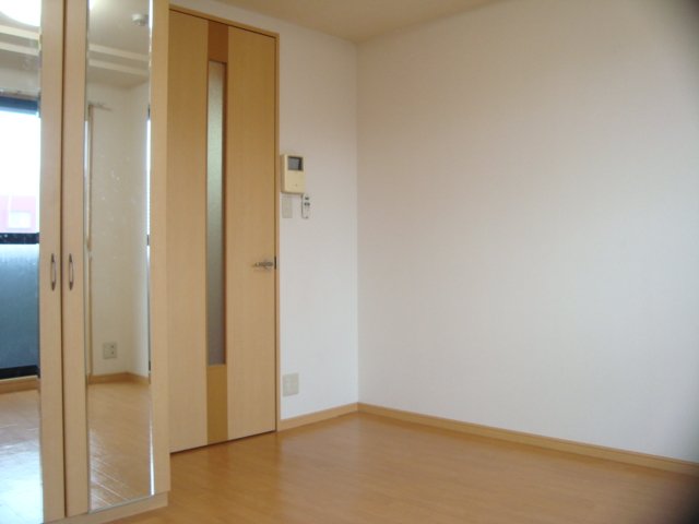 コンフォール・戸手301号室 洋室