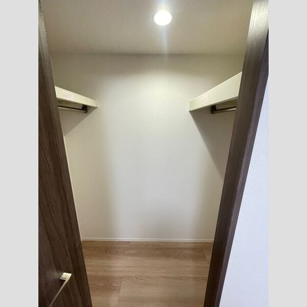 ラペーシュ湘南台203号室 ウォークインクローゼット