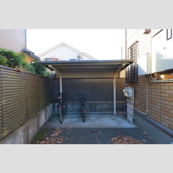 コニシグリーンズハイツ 駐輪場