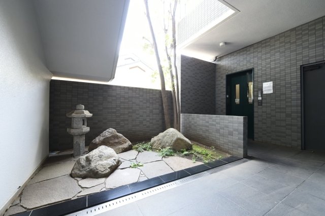 スカイコート武蔵関・伊勢亀ビル3階 エントランス