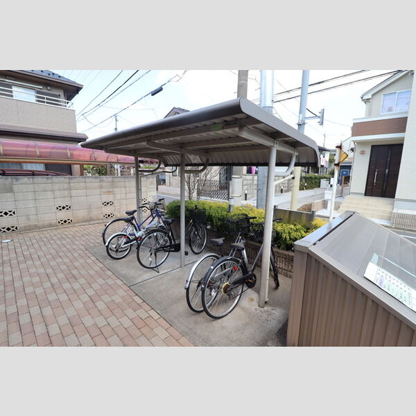 ベルデュール 屋根付き駐輪場