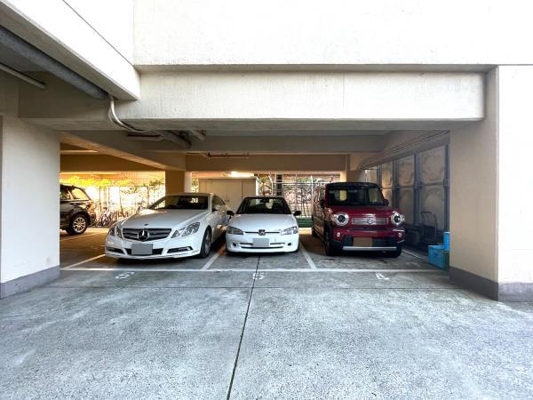 中銀上野パークマンシオン 駐車場