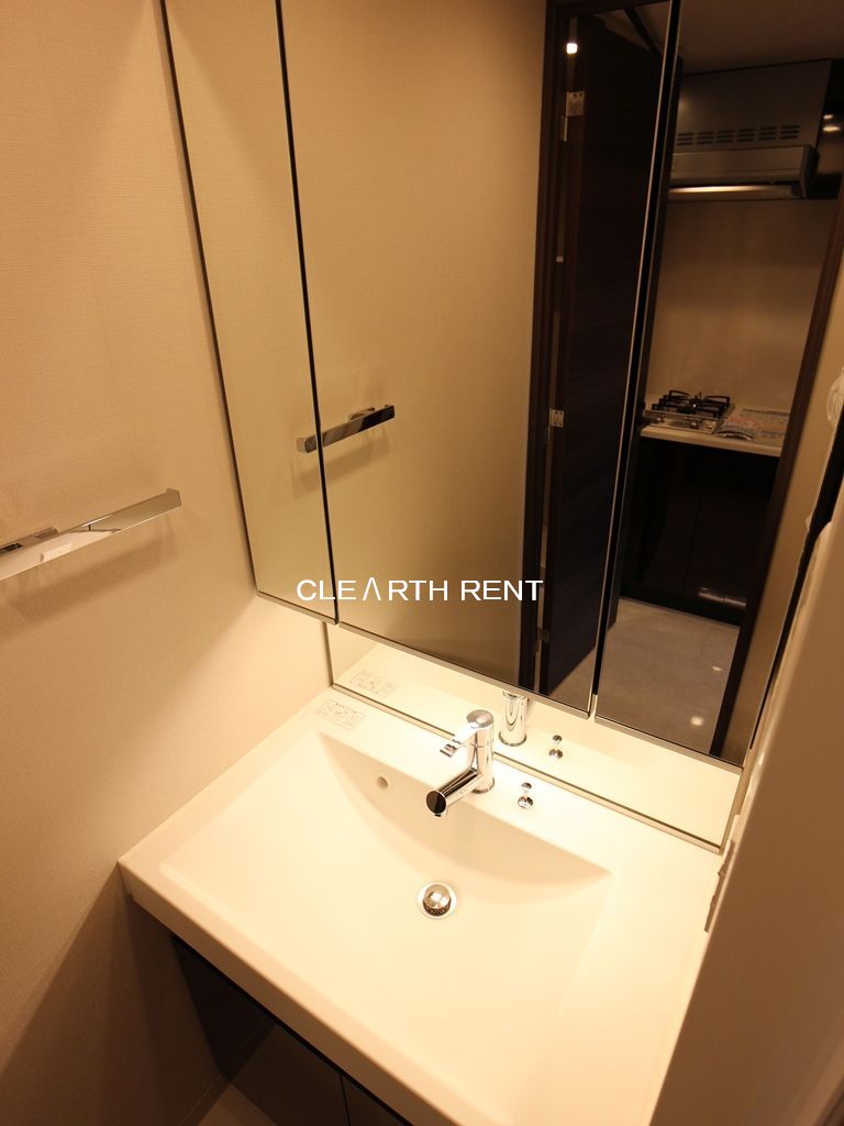 コンシェリア目白 ＴＨＥ ＧＲＡＮＤ ＲＥＳＩＤＥＮＣＥ ☆キャビネット付き三面鏡洗面化粧台