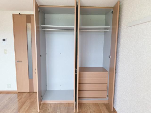 ラ・カーサおゆみⅡ クローゼット