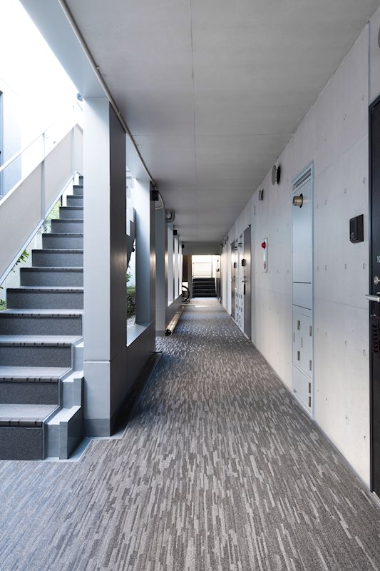 レジディア目黒Ⅱ1階 共用廊下