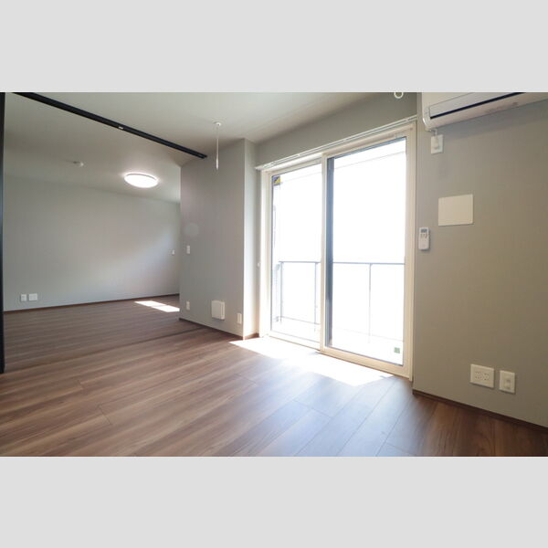 雅 リビング・洋室