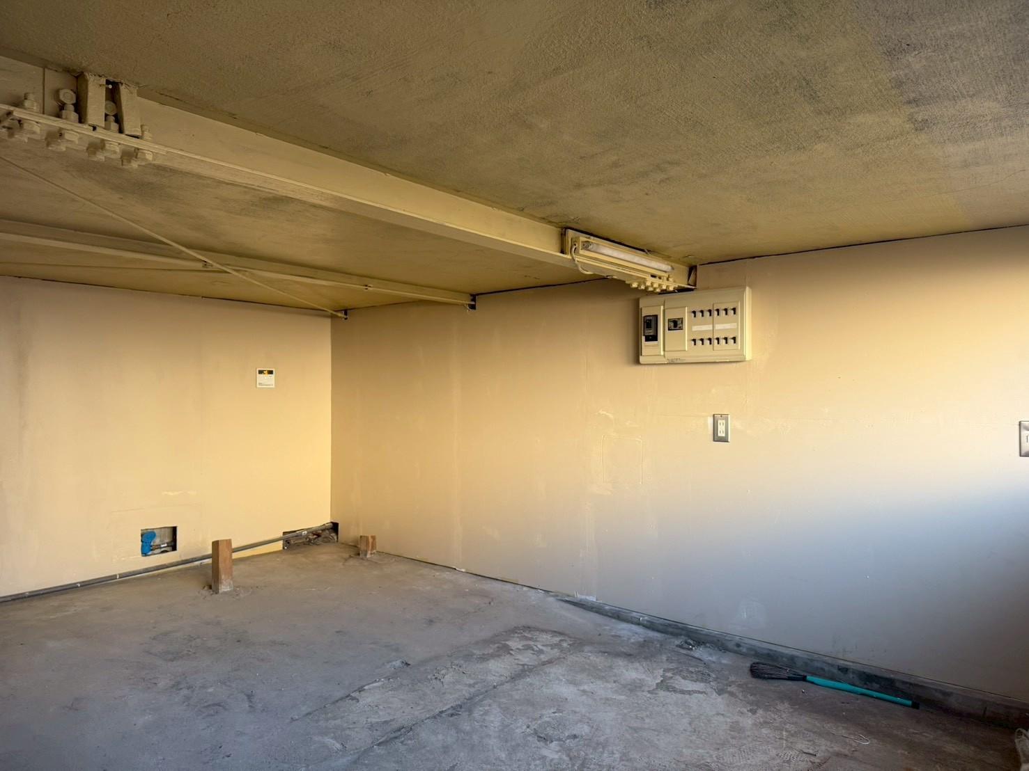 新穎マンション2F号室 1Fの店舗部分です♪使い方自由☆