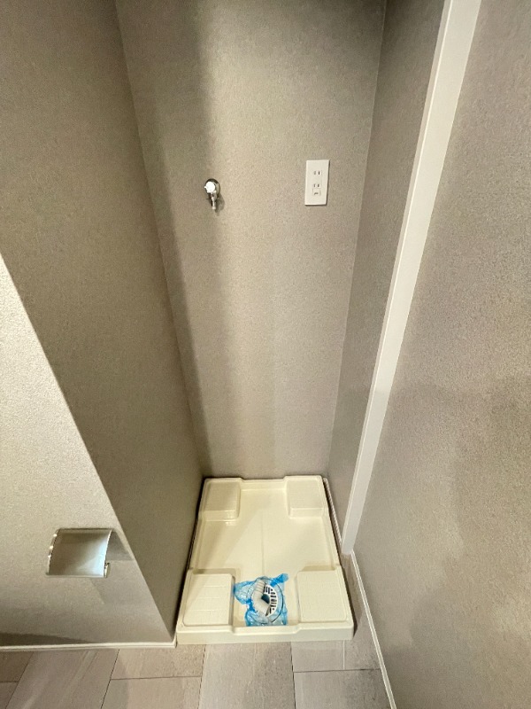 レジディア新川2階 洗濯機置場