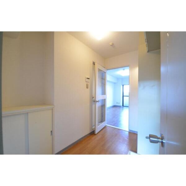 第一ファミールビル202号室 玄関