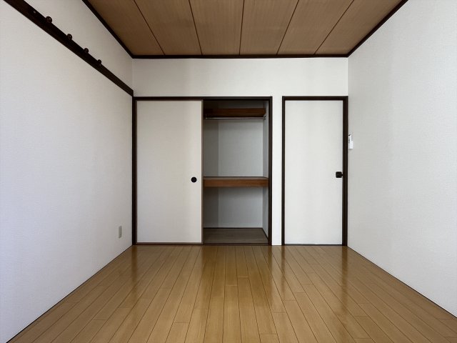 メゾン・マドレーヌ 同物件・別部屋画像。左右反転タイプ