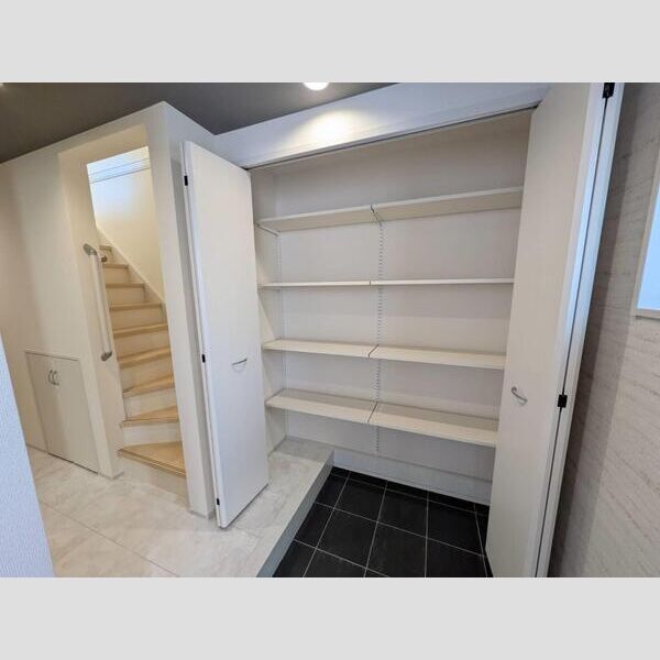 マイホームネクスト川崎戸手Ⅱ　10号棟 収納