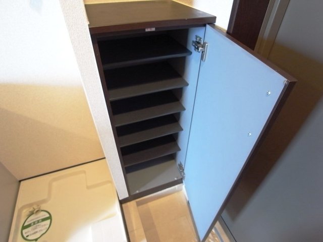 ヴォーガコルテ江古田3階 靴入